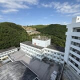 病院敷地裏の土砂崩れ