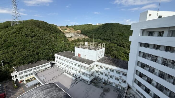 病院敷地裏の土砂崩れ