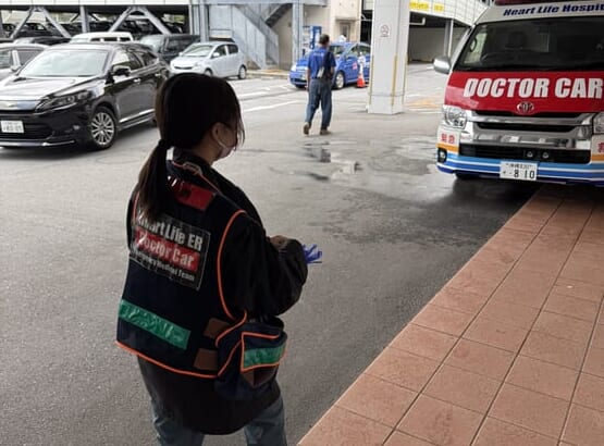 ２年目渡久地先生ER研修中